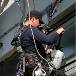 installazione-sistemi -oscuranti per finestre-con-pellicole-termoriflettenti
