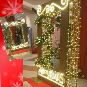 noleggio-vendita-postazioni-natalizie-luminose-cornnice-selfie-corner