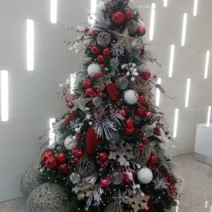 albero-di-natale-per-receptio-ingressi-decorato-a-noleggio