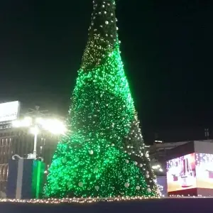 noleggio-albero-di-natale-gigante-con-luci-led-dinamiche