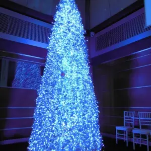 albero-di-natale-gigante-di-luci