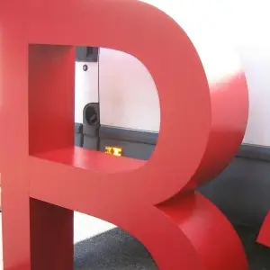 scritte-tridimensionali-pubblicita-personalizzate-in polistirolo-resinato